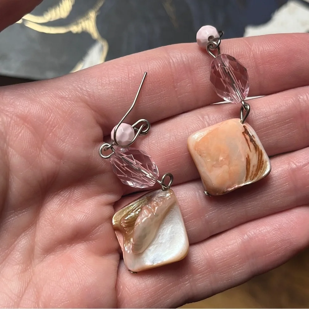 Vintage y2k 00s Pink Beaded Freshwater Pearl Dangle Earrings D2 - Picture 4 of 6